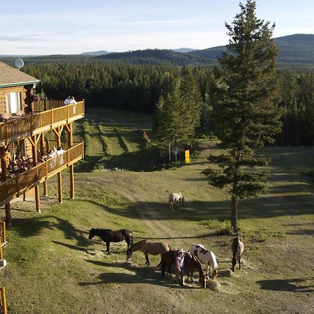 Spruce Hill Resort & Spa 108 Mile Ranch Exterior photo