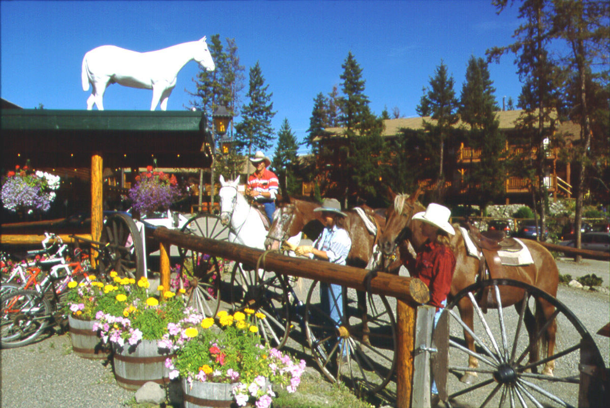 Spruce Hill Resort & Spa 108 Mile Ranch Exterior photo