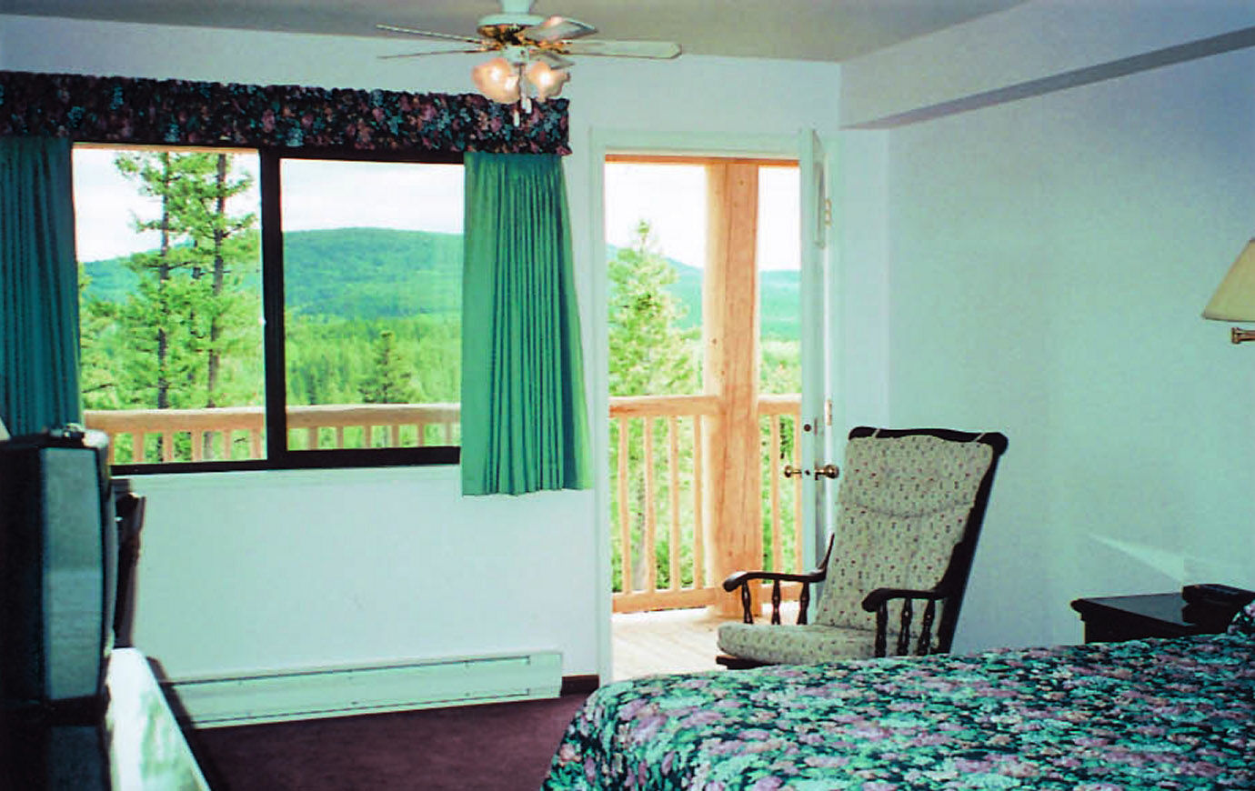 Spruce Hill Resort & Spa 108 Mile Ranch Exterior photo