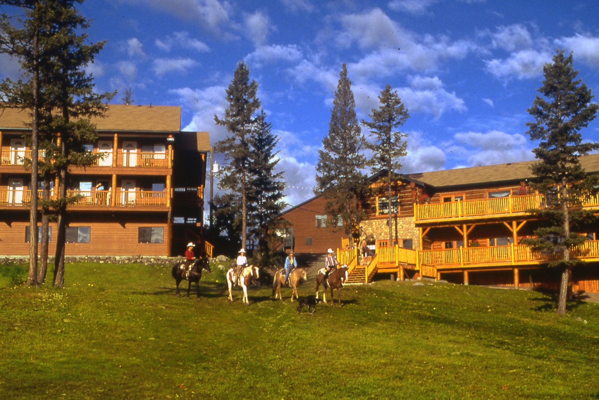 Spruce Hill Resort & Spa 108 Mile Ranch Exterior photo